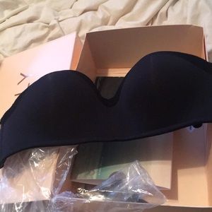 Black strapless bra